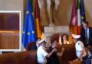 BAGARRE DURANTE L’ASSEMBLEA CAPITOLINA LA PRESIDENTE CELLI ESPELLE IL CONSIGLIERE LICOPODIO