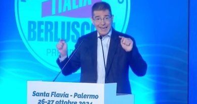 CAPEZZONE ALLA CONVENTION DI FORZA ITALIA A PALERMO PRESENTA IL SUO LIBRO “OCCIDENTE ,NOI E LORO”