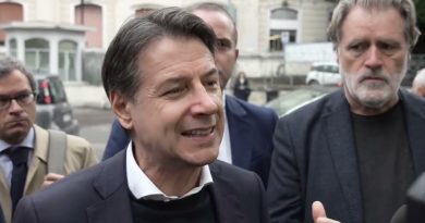 GIUSEPPE CONTE SU BEPPE GRILLO: “NON RISPONDO NULLA, STIAMO FACENDO UN PROCESSO RICOSTITUENTE”